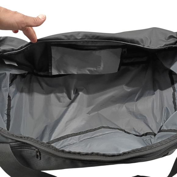Nike Black and White Duffel Bag - Picture 5 of 10